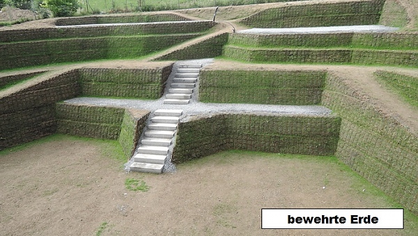 Bewehrte Erde Mauer mit begrünter Front